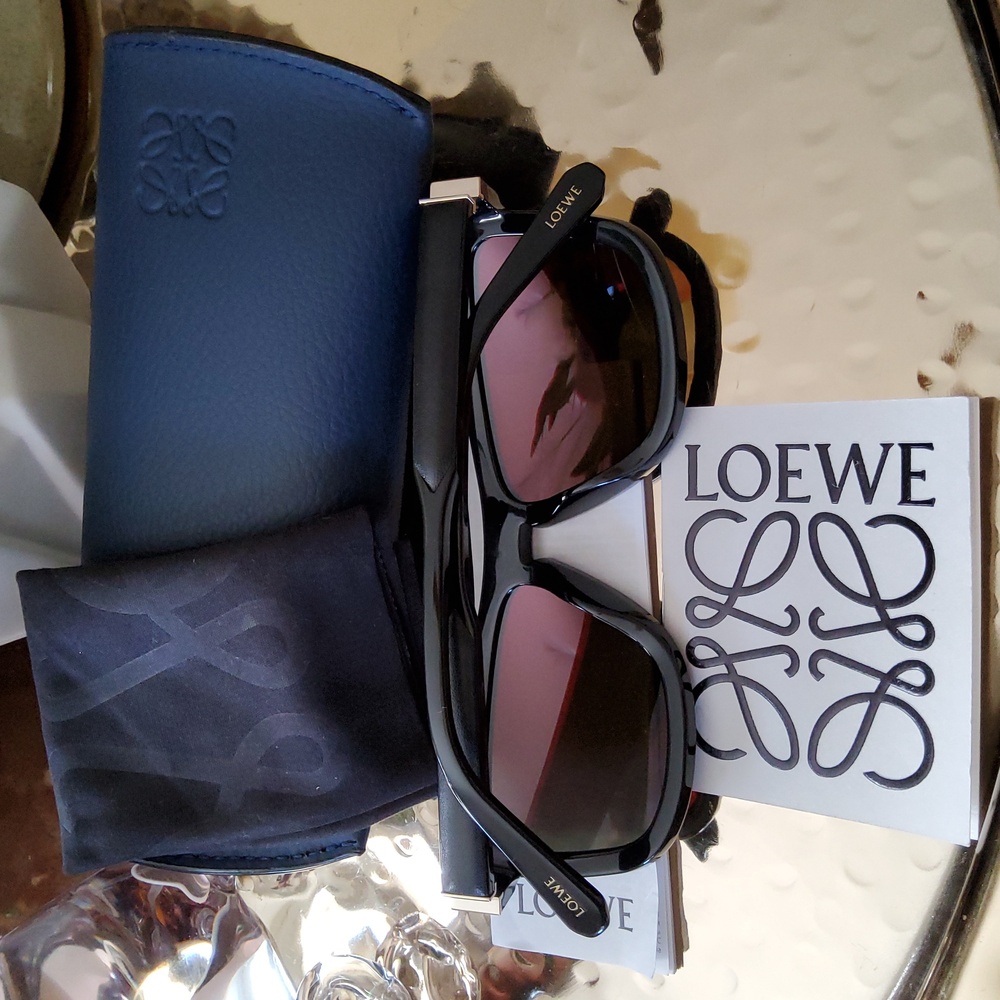 Loewe Unisex Black Sunglasses with Vibrant Red/Mirrored Lenses. - Picture 7 of 7